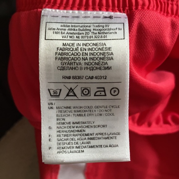 Medium Adidas Short - Picture 6 of 6